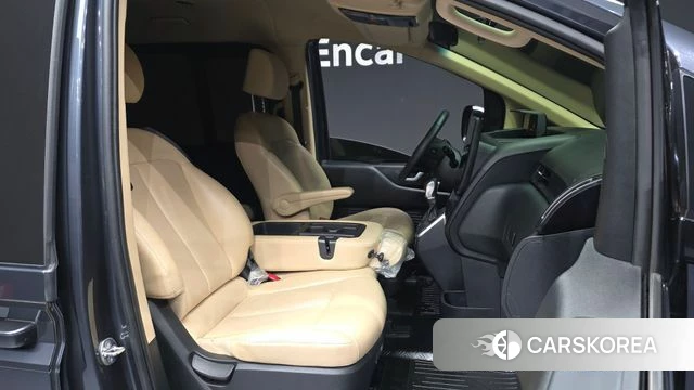 Hyundai Staria 2023 Серый из Кореи, фото 2