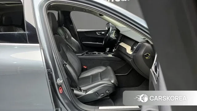 Volvo XC60 second Generation 2019 Серый из Кореи, фото 2
