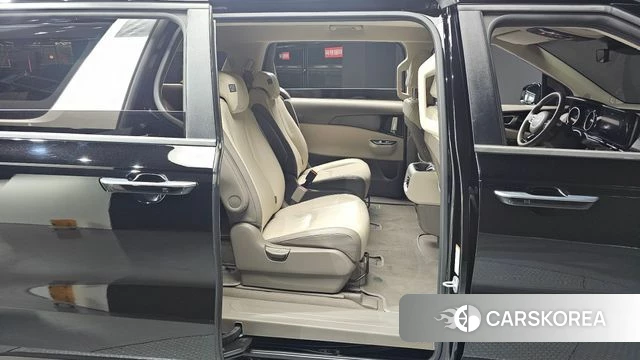 Kia Carnival 4th generation 2023 Черный из Кореи, фото 2