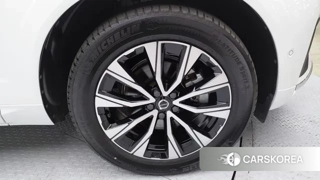 Volvo XC60 second Generation 2023 Белый из Кореи, фото 2