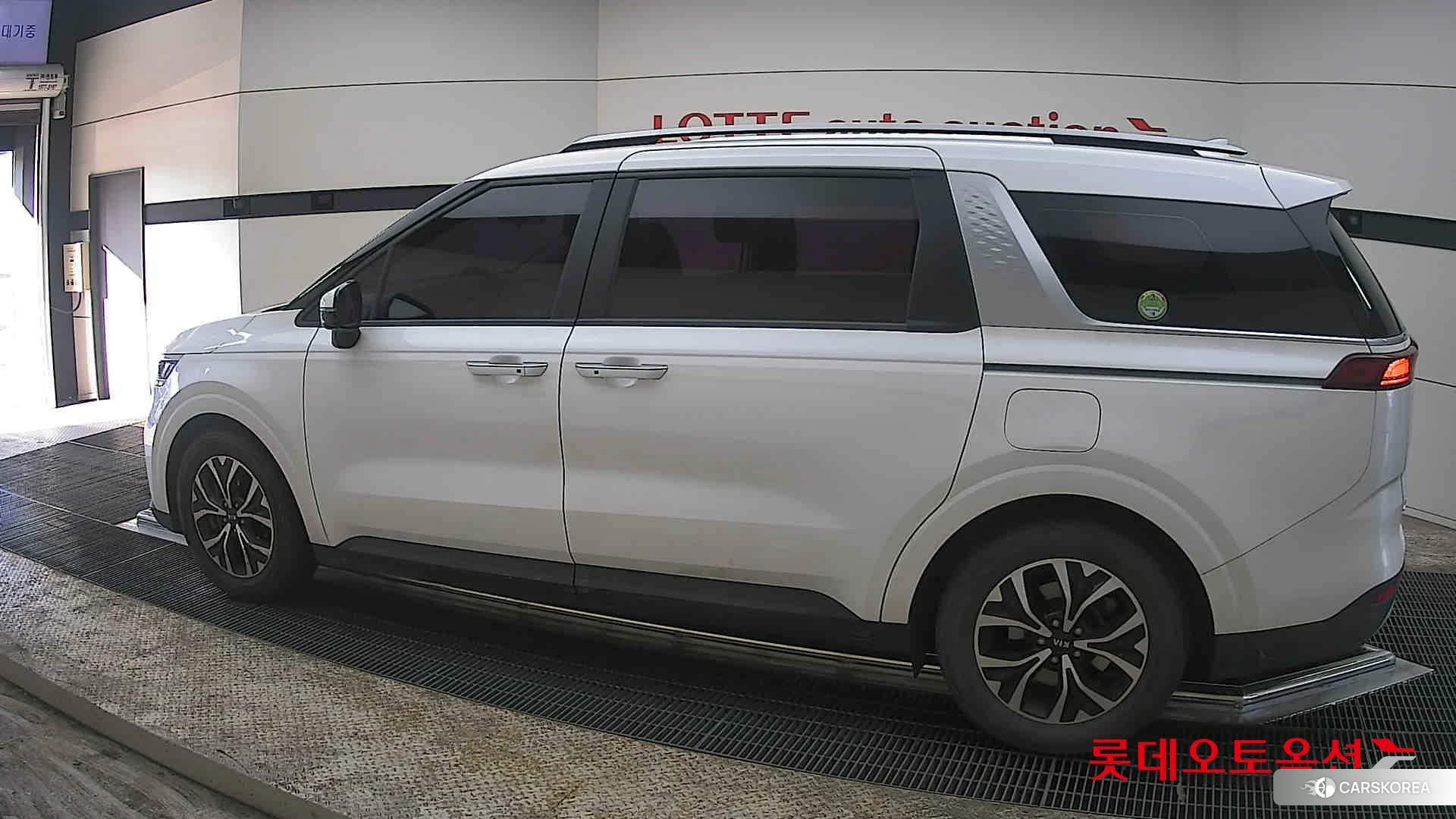 Kia Carnival 2021 Snow White Pearl (optional) из Кореи, фото 2