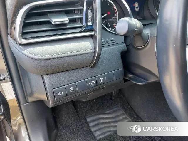 Toyota Camry (XV70) 2020 Серый из Кореи, фото 2