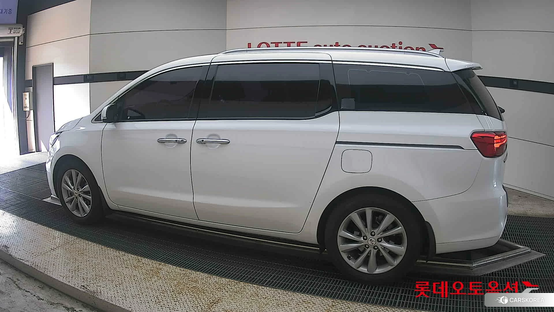Kia Carnival 2020 Snow White Pearl (optional) из Кореи, фото 2