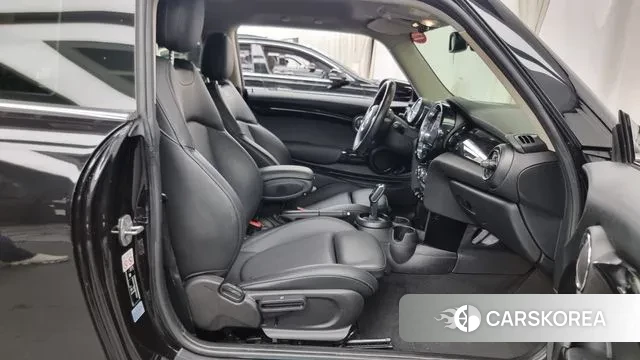 Mini Cooper 2021 Черный из Кореи, фото 2