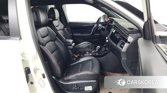 Ssangyong Beautiful Korando 2021 Белый двухцветный из Кореи, фото 2