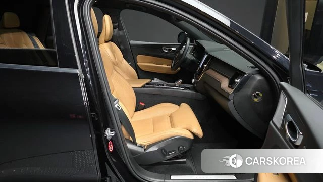 Volvo XC60 second Generation 2021 Черный из Кореи, фото 2