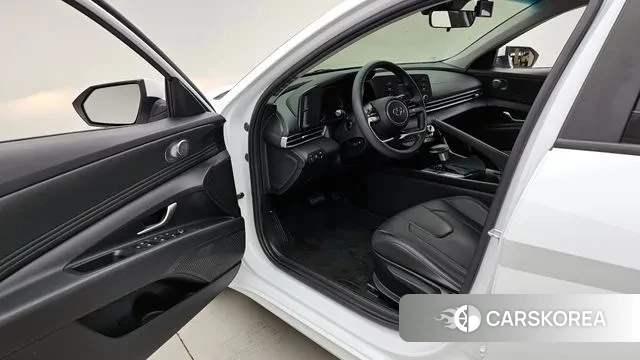 Hyundai Avante Hybrid (CN7) 2022 Белый из Кореи, фото 2