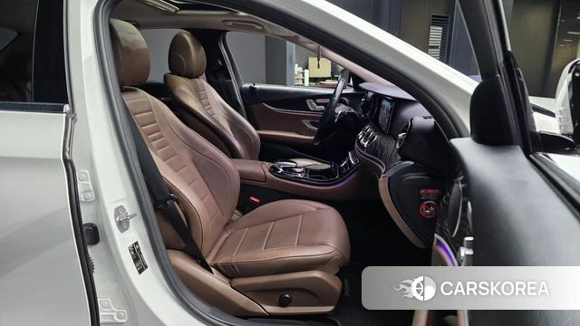 Mercedes-Benz E-Class W213 2018 Белый из Кореи, фото 2