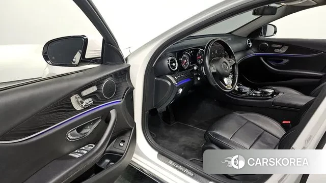 Mercedes-Benz E-Class W213 2018 Белый из Кореи, фото 2