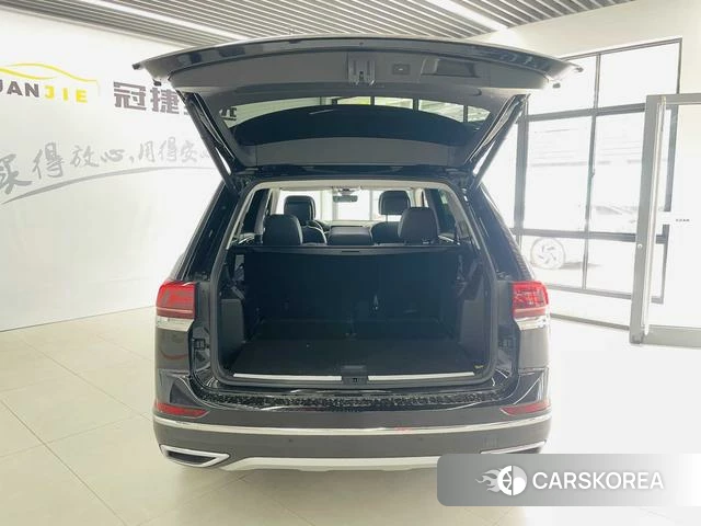 Volkswagen Tourang 2023 Черный из Китая, фото 2
