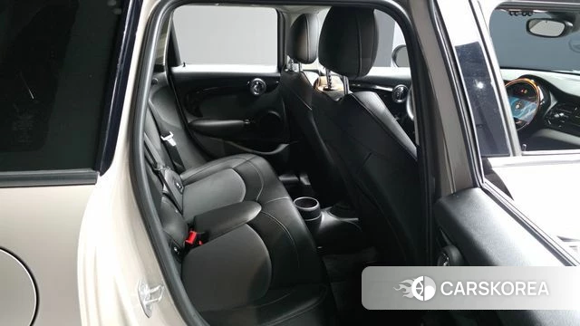Mini Cooper 2021 Жемчужный цвет из Кореи, фото 2