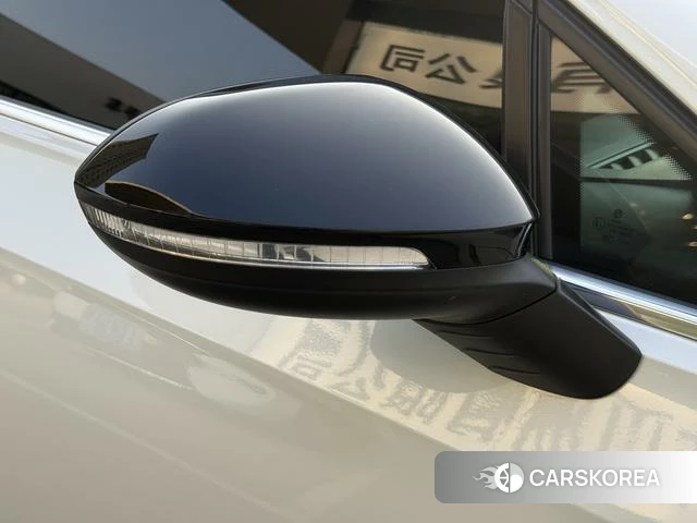 Volkswagen Golf 2024 Белый из Китая, фото 2