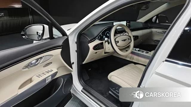 Genesis GV70 2023 Белый из Кореи, фото 2