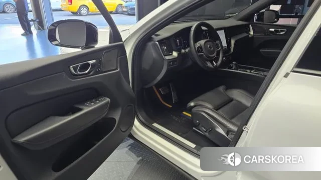 Volvo XC60 second Generation 2021 Белый из Кореи, фото 2