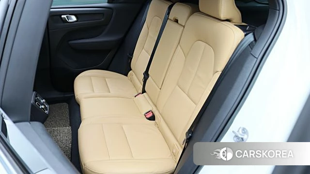 Volvo XC40 2022 Белый из Кореи, фото 2