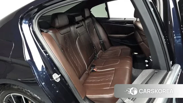 BMW 5 Series (G30) 2022 Черный из Кореи, фото 2