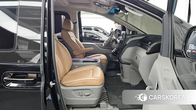 Hyundai Staria 2024 Черный из Кореи, фото 2