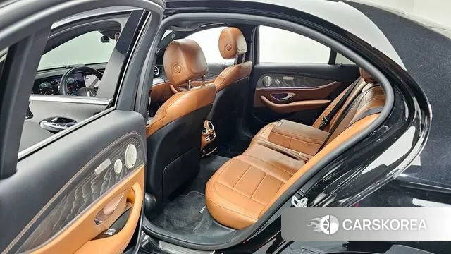 Mercedes-Benz E-Class W213 2021 Черный из Кореи, фото 2