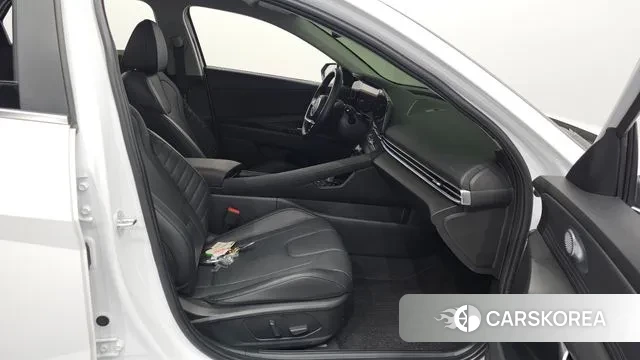 Hyundai The New Avante (CN7) 2023 Белый из Кореи, фото 2