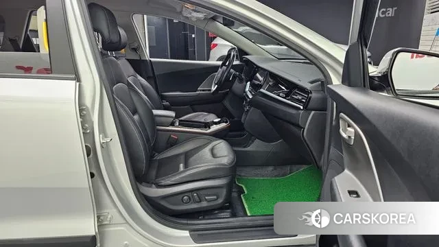 Kia Niro Plus 2023 Серебряный из Кореи, фото 2