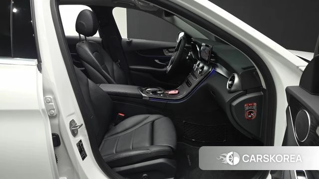 Mercedes-Benz C-Class W205 2021 Белый из Кореи, фото 2