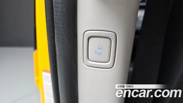 Hyundai Staria 2023 Желтый из Кореи, фото 2