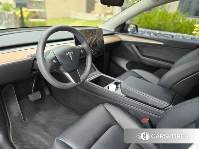 Tesla Model Y 2023 Черный из Кореи, фото 2