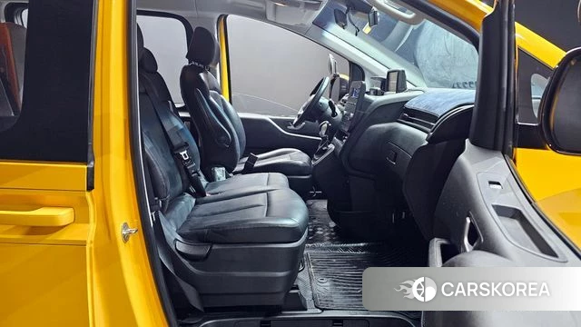 Hyundai Staria 2021 Желтый из Кореи, фото 2