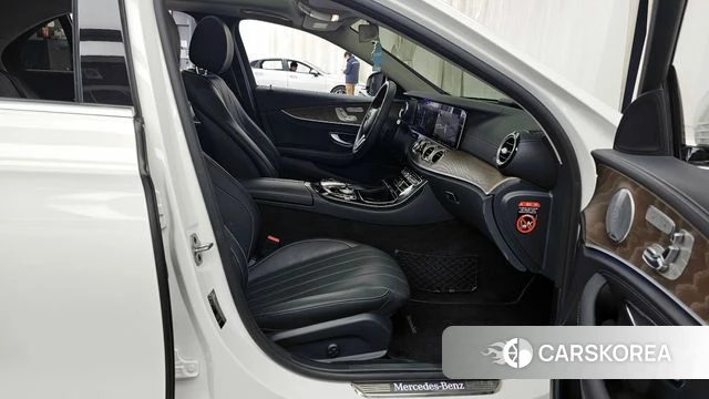 Mercedes-Benz E-Class W213 2019 Белый из Кореи, фото 2