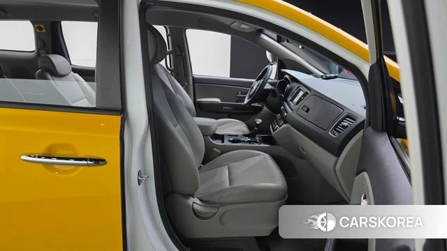 Kia The New Carnival 2018 Желтый из Кореи, фото 2