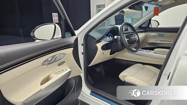 Genesis GV70 2023 Белый из Кореи, фото 2