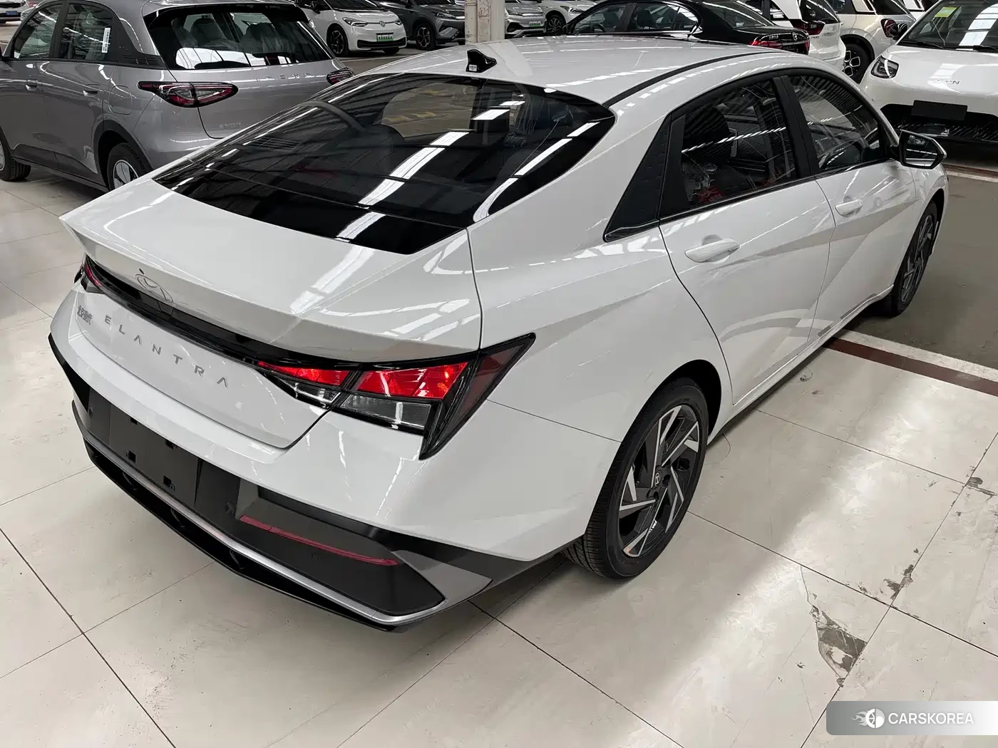 Hyundai Elantra 2026 Белый из Китая, фото 2