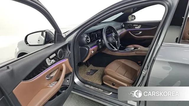 Mercedes-Benz E-Class W213 2023 Серый из Кореи, фото 2