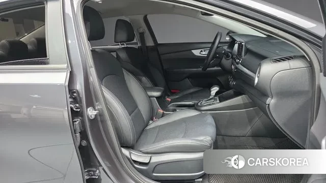 Kia The New K3 2nd generation 2023 Серый из Кореи, фото 2