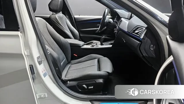 BMW 3 Series (F30) 2018 Белый из Кореи, фото 2