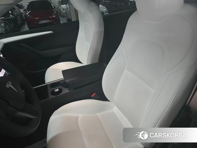 Tesla Model Y 2023 Белый из Кореи, фото 2