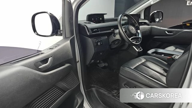 Hyundai Staria 2023 Серебристо-серый из Кореи, фото 2