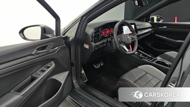 Volkswagen Golf 8th Generation 2024 Серый из Кореи, фото 2