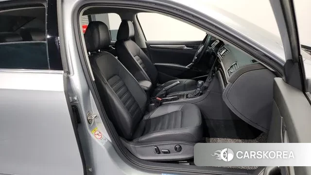 Volkswagen The New Passat 2018 Серебряный из Кореи, фото 2