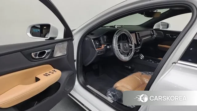 Volvo S60 3rd generation 2021 Белый из Кореи, фото 2