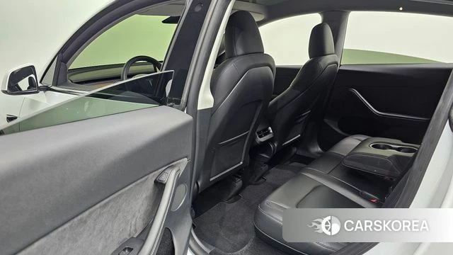 Tesla Model Y 2024 Белый из Кореи, фото 2