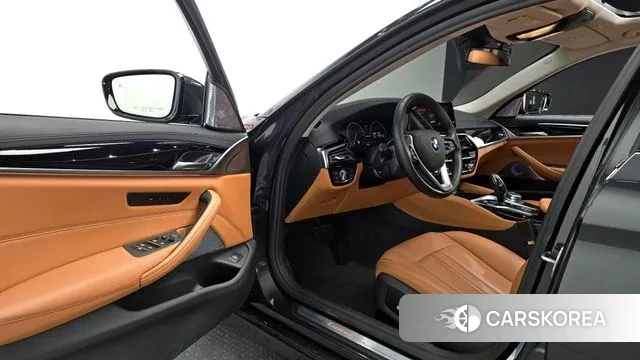 BMW 5 Series (G30) 2019 Серый из Кореи, фото 2