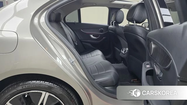 Mercedes-Benz C-Class W205 2019 Песочный из Кореи, фото 2
