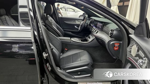 Mercedes-Benz E-Class W213 2023 Черный из Кореи, фото 2