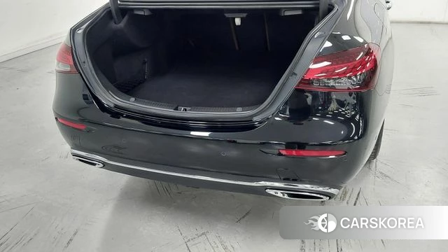 Mercedes-Benz E-Class W213 2023 Черный из Кореи, фото 2