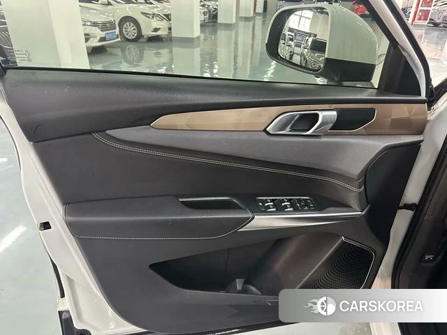 Lynk 01 2018 Белый из Китая, фото 2