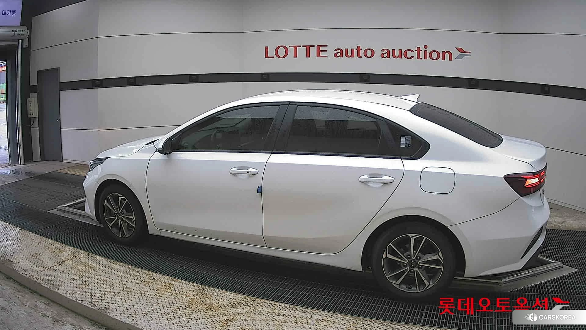 Kia K3 2022 Белый из Кореи, фото 2