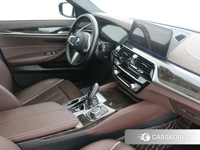 BMW 5 series 2022 Белый из Китая, фото 2