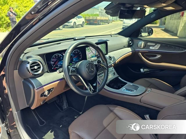 Mercedes-Benz E-Class W213 2023 Черный из Кореи, фото 2