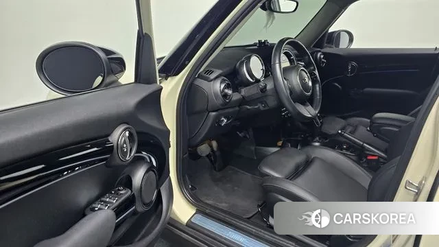 Mini Cooper 2022 Жемчужный цвет из Кореи, фото 2